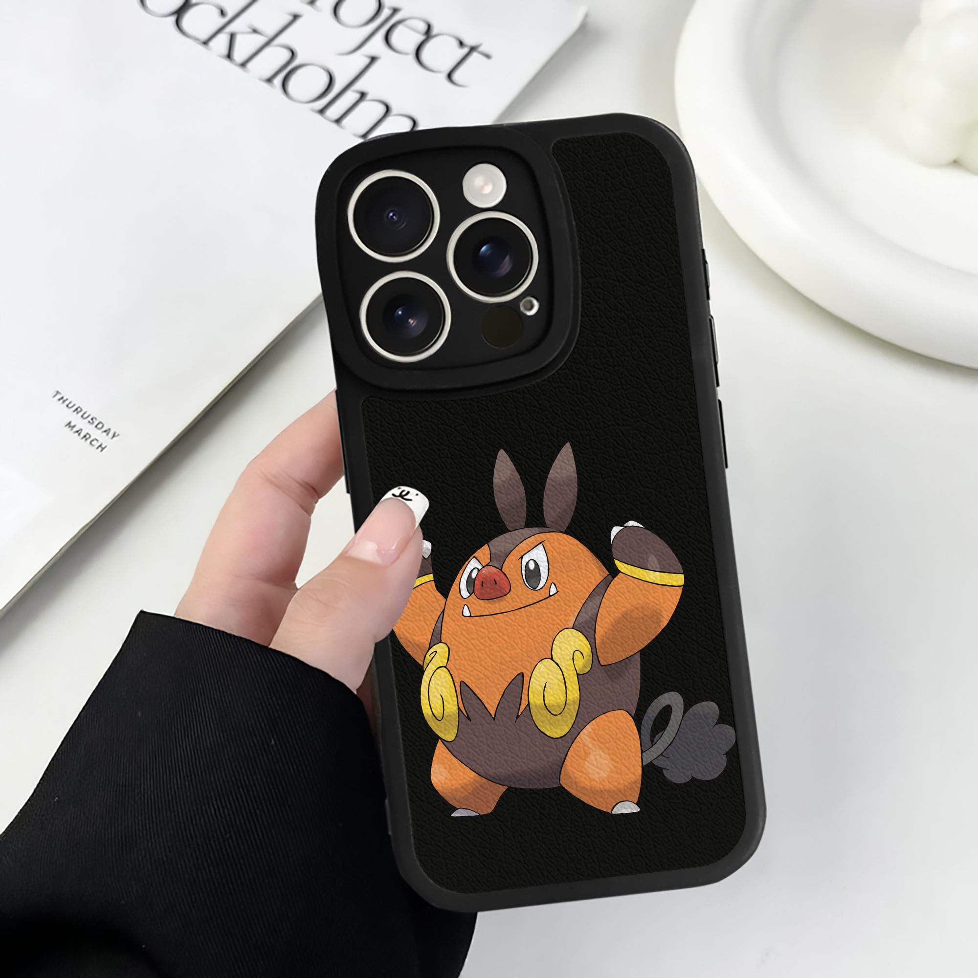 （画像用） ポケットモンスター Pokémon 【iPhone 16シリーズ対応】シリコンスマホケース（レザー調） 材質：シリコン